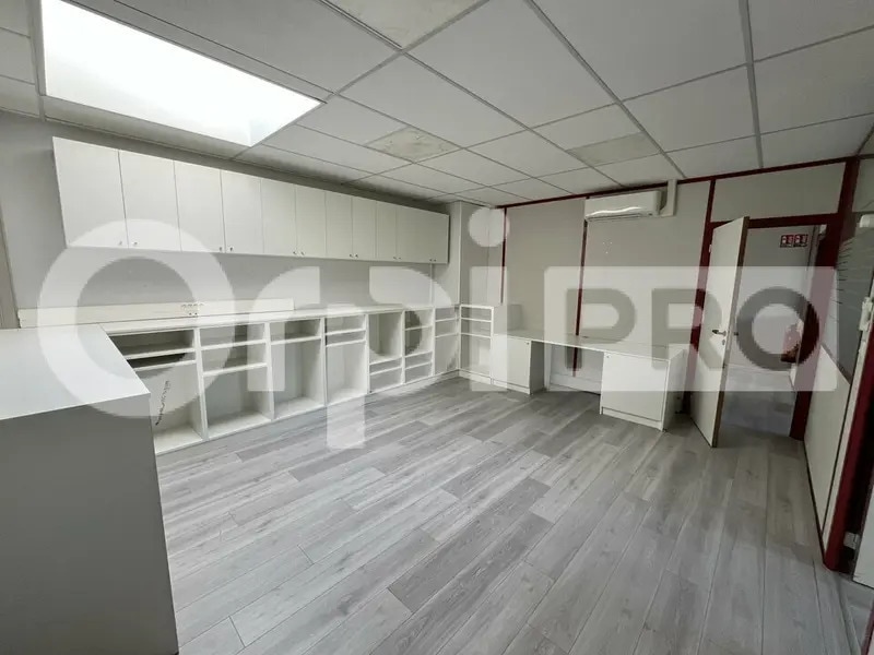 Bureau dans Saint-Genis-Laval à vendre Photo intérieure– Image 1 sur 10