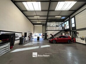 Local d’activités dans Saint-Fons à louer Photo intérieure– Image 1 sur 2