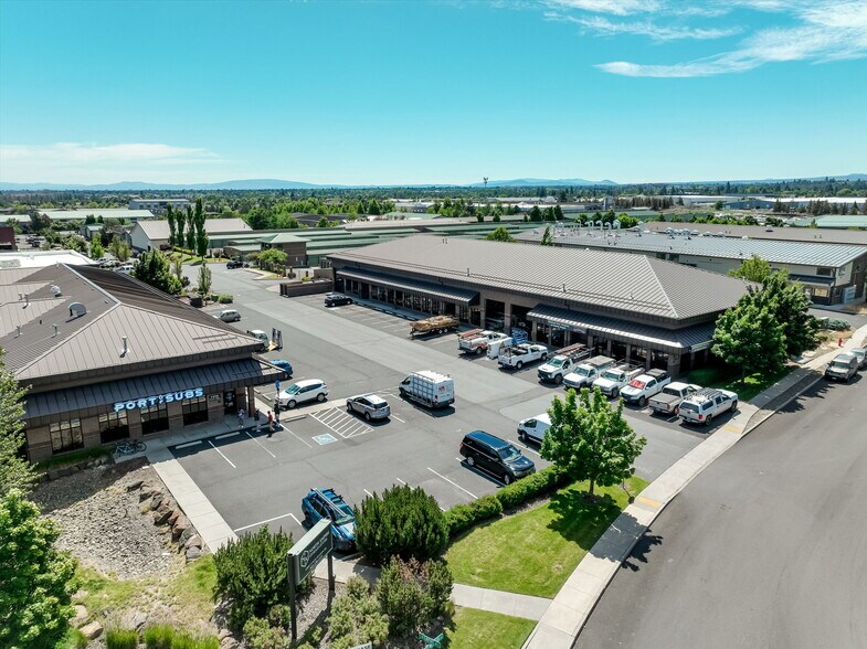 63056 NE Lower Meadow Dr, Bend, OR à louer - Photo de l’immeuble – Image 2 sur 15