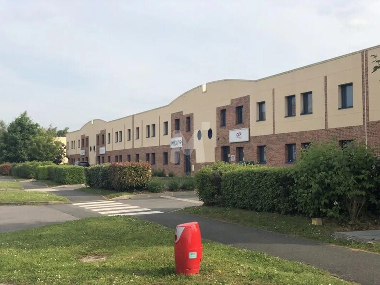 Local d’activités dans Moissy-Cramayel à louer - Photo de l’immeuble – Image 2 sur 11