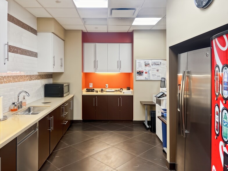 30 Knightsbridge Rd, Piscataway, NJ à louer - Photo intérieure – Image 3 sur 17