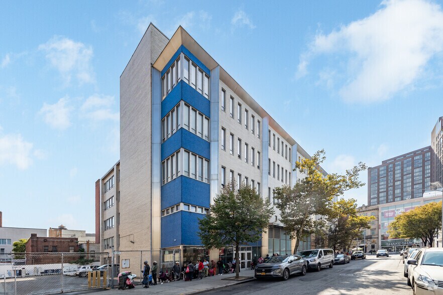 161-01 Jamaica Ave, Jamaica, NY à louer - Photo de l’immeuble – Image 3 sur 4