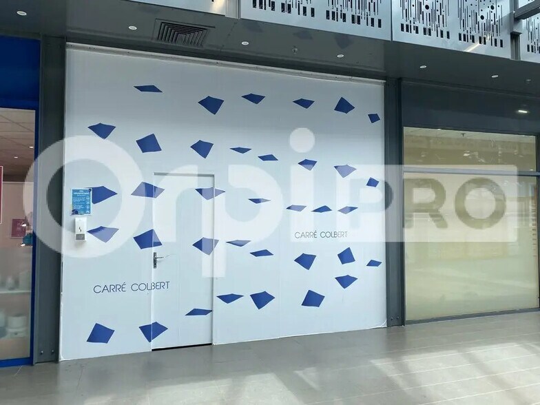 Local commercial dans Nevers à louer - Hall d’entrée – Image 2 sur 5