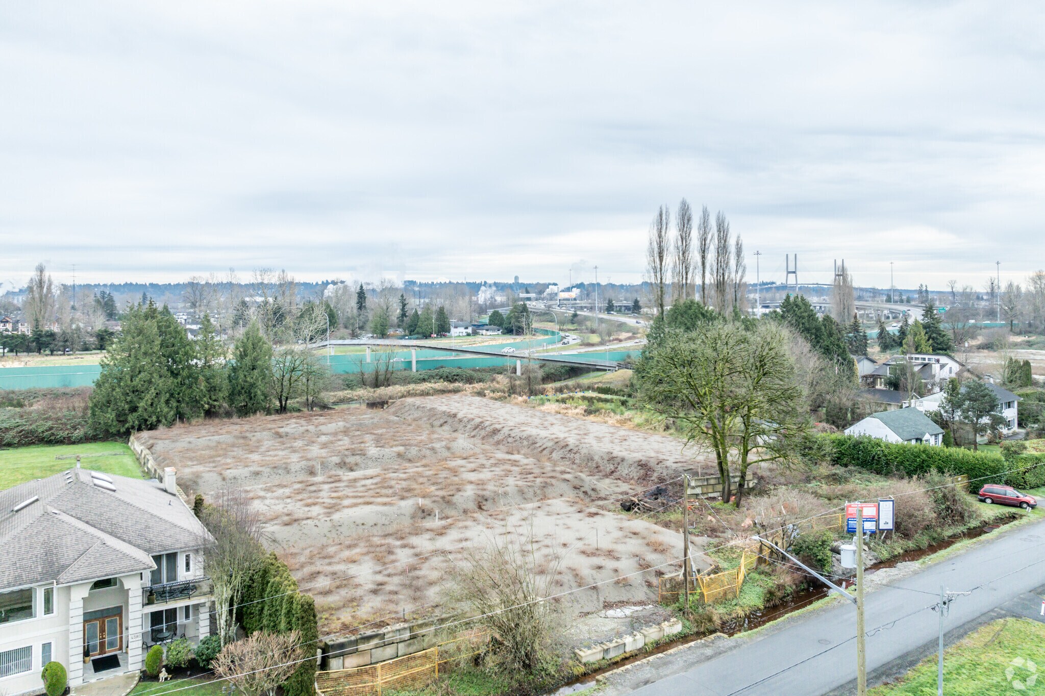 4540-4560 Thompson&4551-4571 Boundary portefeuille de 4 biens à vendre sur LoopNet.fr Photo de l’immeuble– Image 1 sur 9