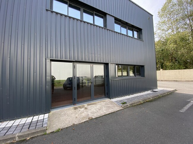 Plus de détails pour 320 Rue Des Droits De L'Homme, Saint-André-de-Cubzac - Local d'activités à louer