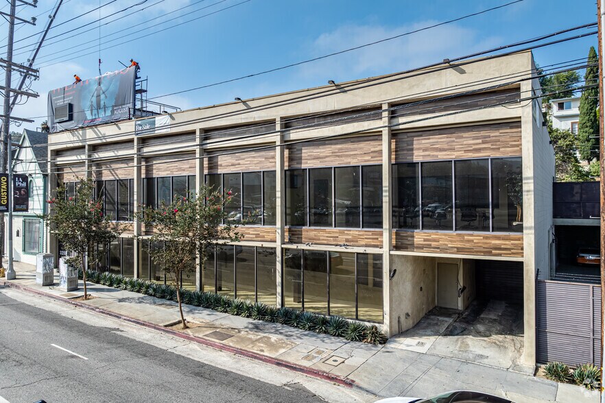 3211 Cahuenga Blvd W, Los Angeles, CA à vendre - Photo de l’immeuble – Image 2 sur 37