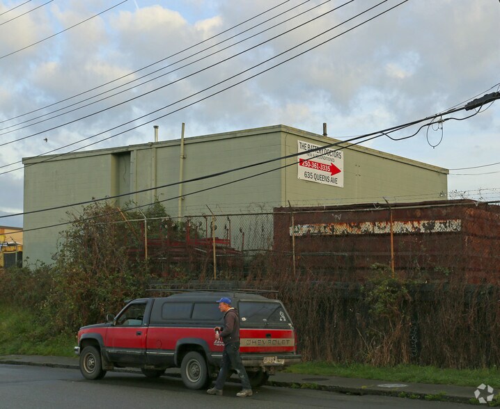 635 Queens Ave, Victoria, BC à louer - Photo de l’immeuble – Image 2 sur 4