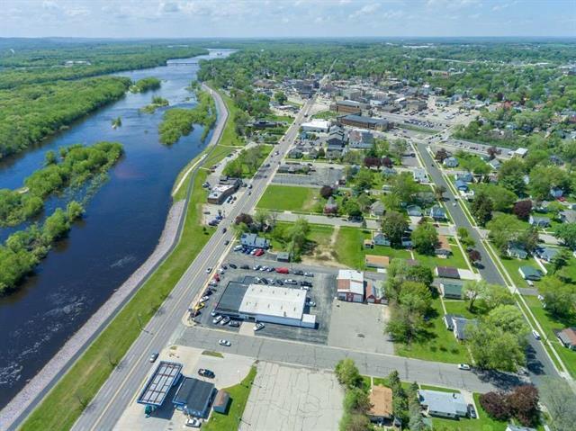 515 E Wisconsin St, Portage, WI à vendre - Photo de l’immeuble – Image 3 sur 43