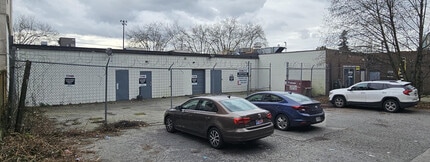 7637 Edmonds St, Burnaby, BC à louer Photo de l’immeuble– Image 1 sur 11