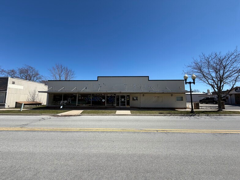 87 Division St, Manistee, MI à vendre - Photo de l’immeuble – Image 2 sur 37