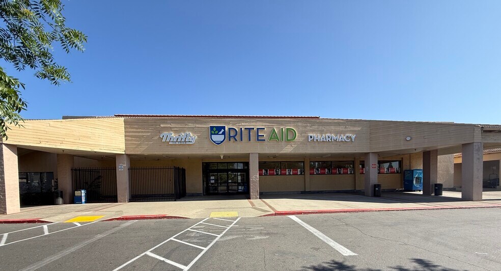 9113-9199 Kiefer Blvd, Sacramento, CA à louer - Photo de l’immeuble – Image 1 sur 2