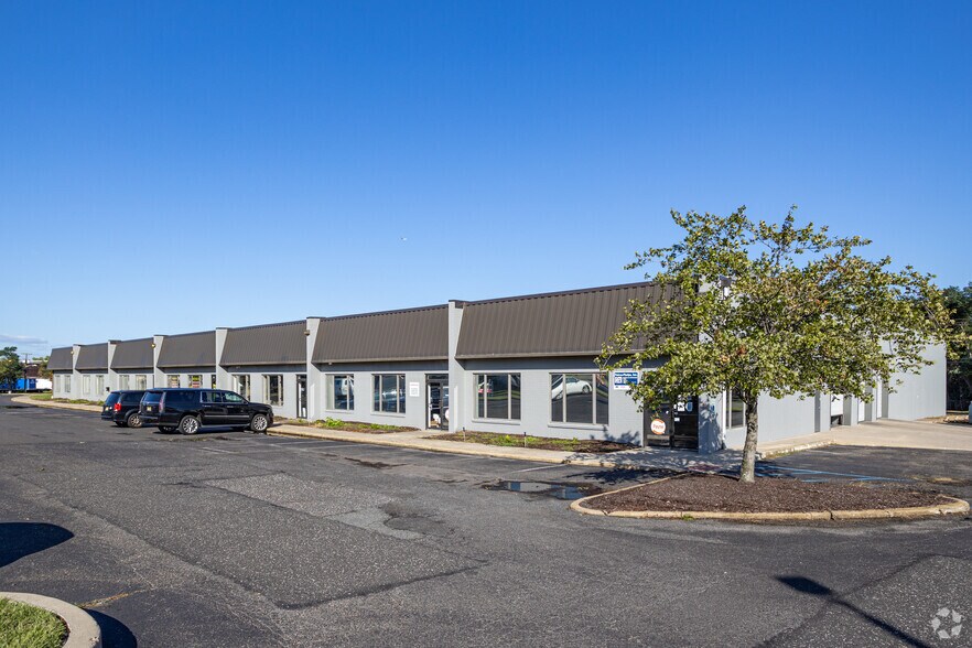 1045-1059 Thomas Busch Memorial Hwy, Pennsauken, NJ à louer - Photo principale – Image 1 sur 10