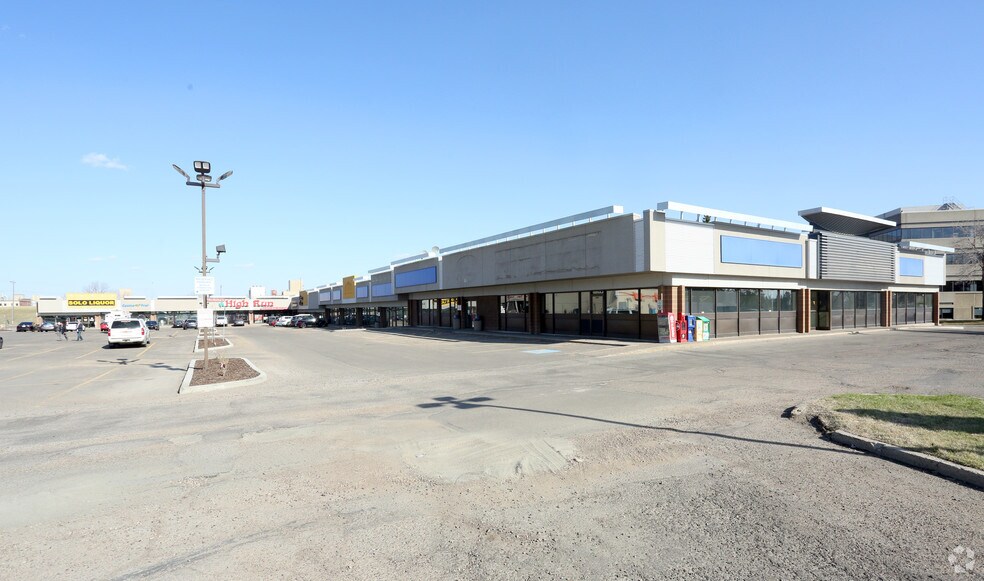 4922 98th Ave NW, Edmonton, AB à louer - Photo de l’immeuble – Image 1 sur 7