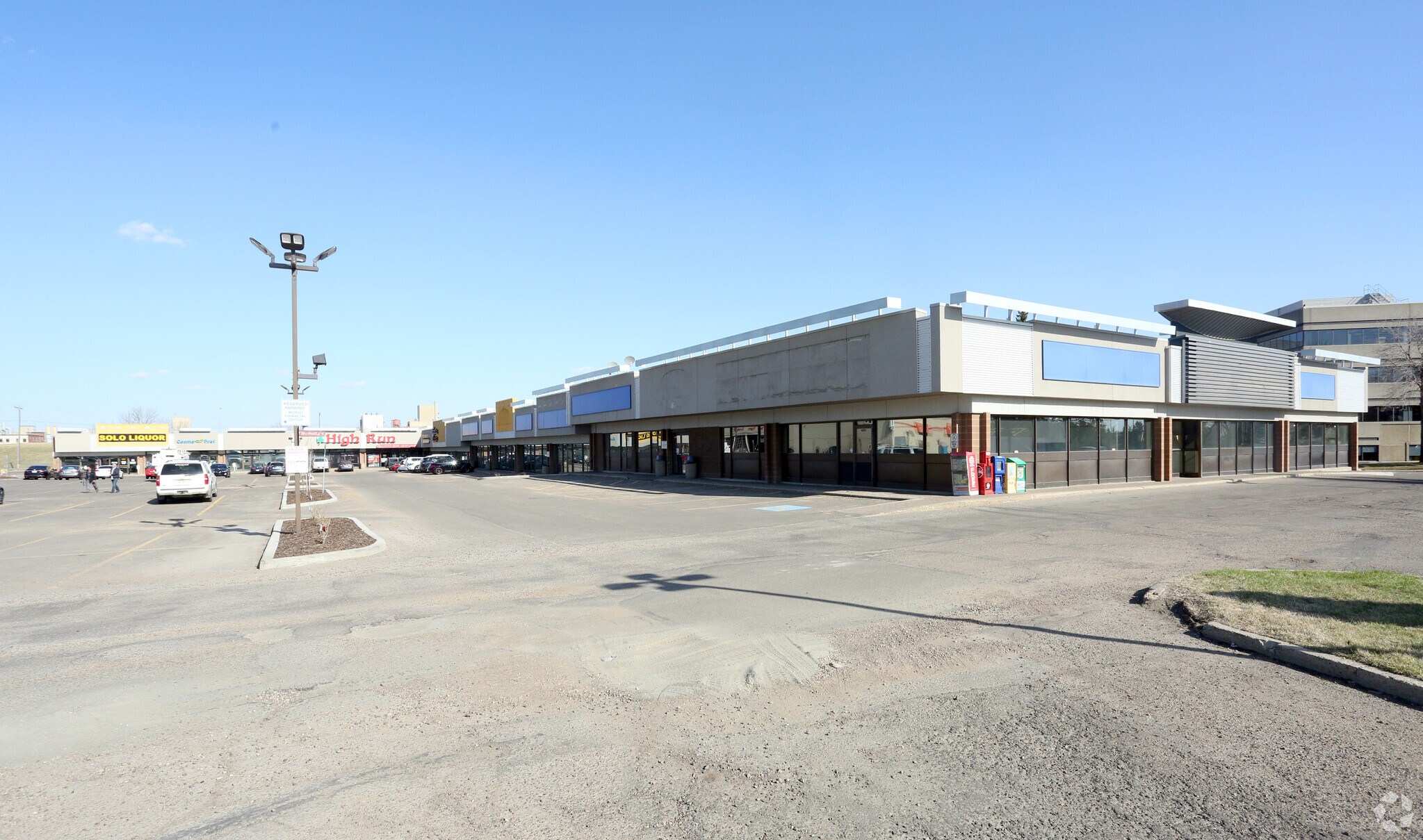 4922 98th Ave NW, Edmonton, AB à louer Photo de l’immeuble– Image 1 sur 8