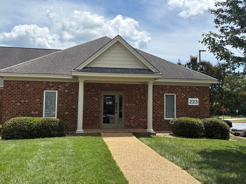 223 Bulifants Blvd, Williamsburg, VA à louer - Photo de l’immeuble – Image 1 sur 17