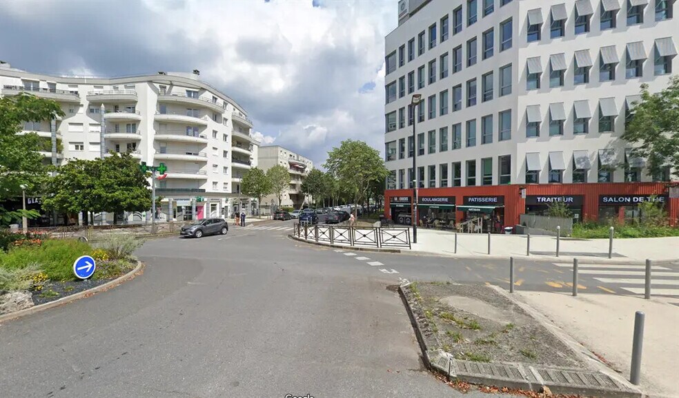 Local commercial dans Champs-sur-Marne à louer - Photo de l’immeuble – Image 1 sur 3
