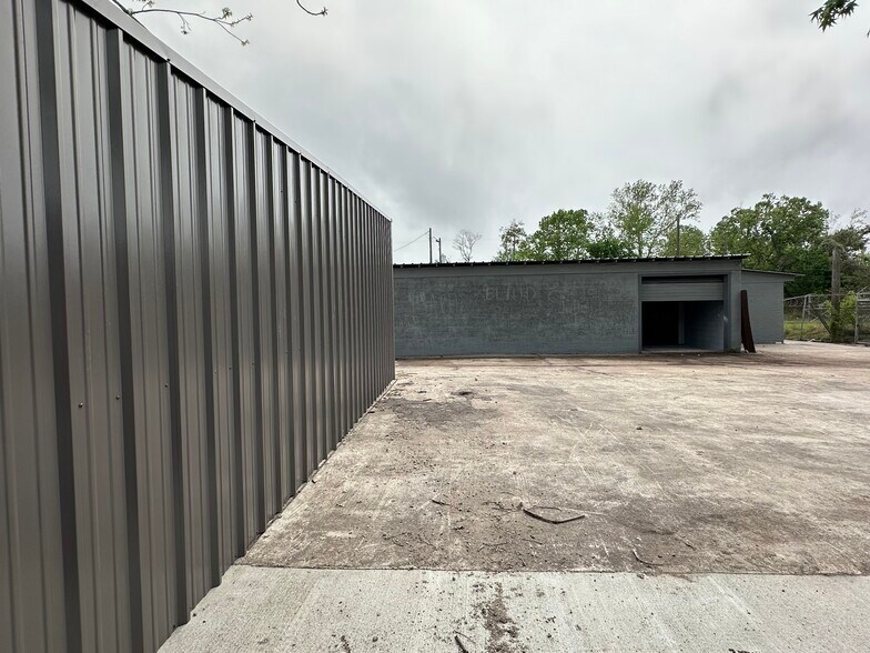 7001 Weaver Rd, Houston, TX à louer - Photo de l’immeuble – Image 3 sur 22