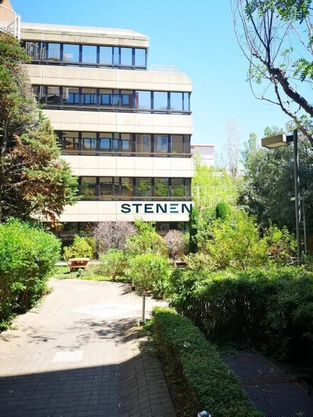 Bureau dans Marseille à louer - Photo de l’immeuble – Image 2 sur 11