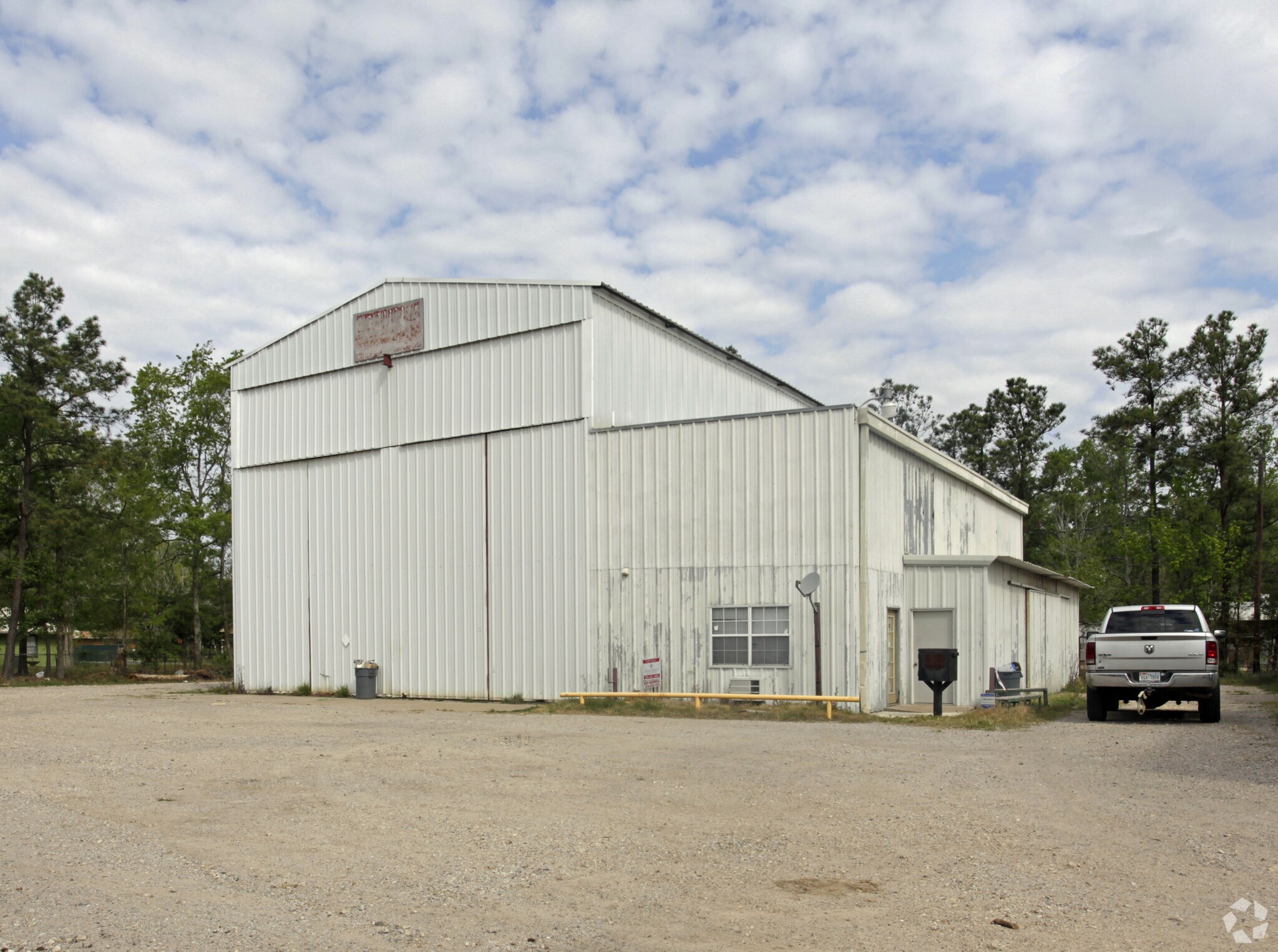 200 N Manthey St, Cleveland, TX à louer Photo principale– Image 1 sur 7