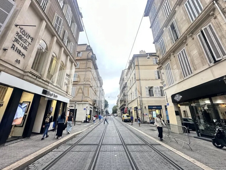 Local commercial dans Marseille à louer - Photo de l’immeuble – Image 1 sur 3