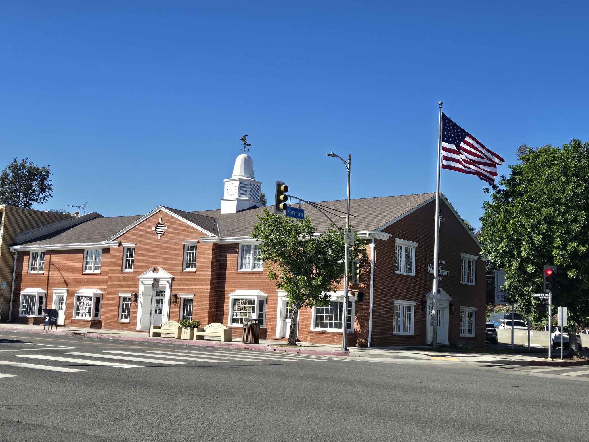 10205 Riverside Dr, Toluca Lake, CA à louer Photo intérieure– Image 1 sur 9