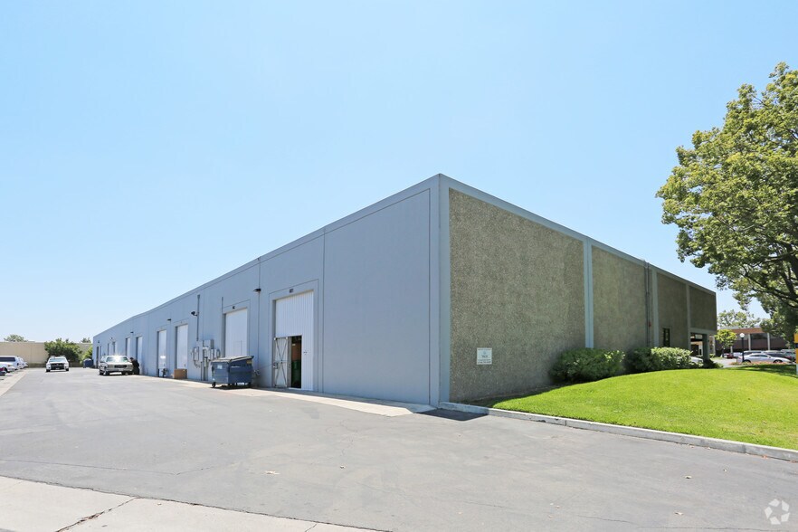 601-619 N Poplar St, Orange, CA à louer - Photo de l’immeuble – Image 2 sur 8