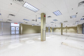 1603-1615 Dundas St E, Whitby, ON à louer Photo intérieure– Image 2 sur 5