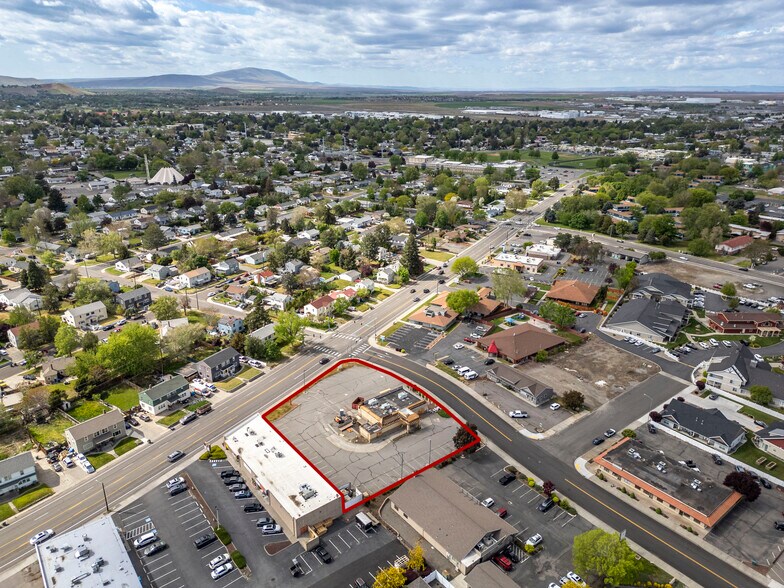 325 Torbett St, Richland, WA à louer - Photo de l’immeuble – Image 3 sur 15
