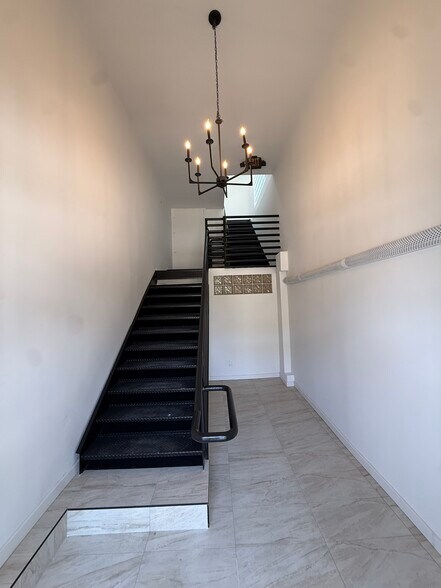 304 N Harper Ave, Los Angeles, CA à louer - Photo de l’immeuble – Image 3 sur 12