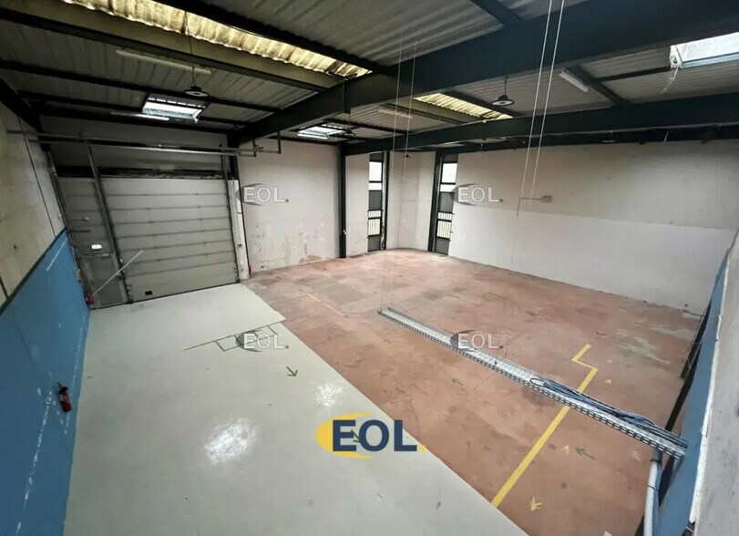 Local d’activités dans Villepinte à louer - Photo de l’immeuble – Image 3 sur 23