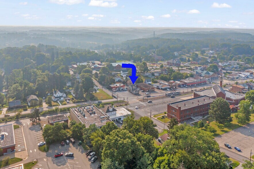 5133 Brightwood Rd, Bethel Park, PA à vendre - Photo de l’immeuble – Image 2 sur 26