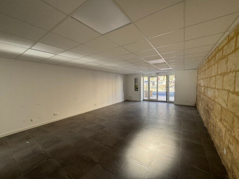 Local commercial dans Bordeaux à louer - Photo de l’immeuble – Image 1 sur 8