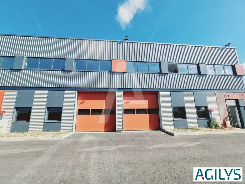 Local d’activités dans Corbeil-Essonnes à louer - Photo de l’immeuble – Image 3 sur 6