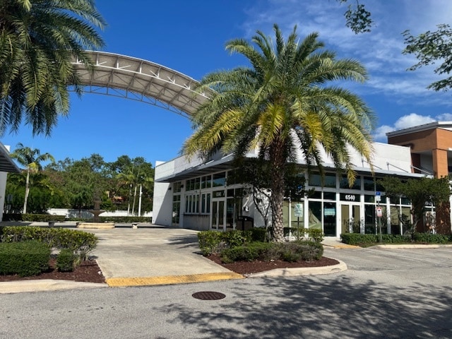 6510-6596 N University Dr, Tamarac, FL à louer Photo intérieure– Image 1 sur 17