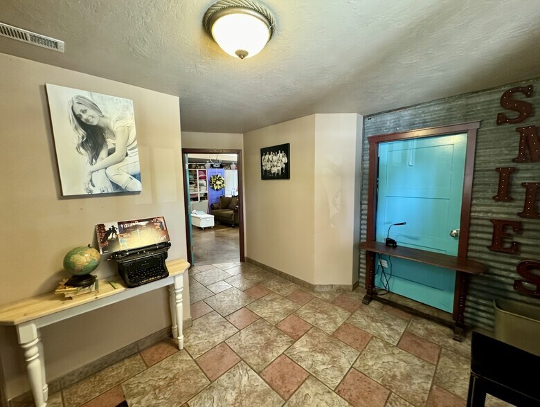 797 N Washington Blvd, Harrisville, UT à louer - Photo de l’immeuble – Image 2 sur 37