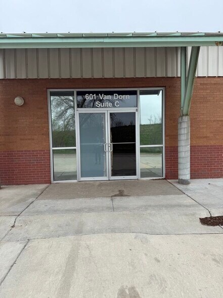 601 Van Dorn St, Lincoln, NE à louer - Photo de l’immeuble – Image 2 sur 9
