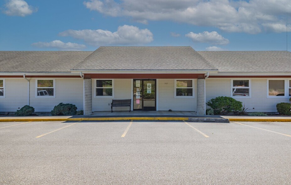 307 Highway 42 E, Coquille, OR à vendre - Photo de l’immeuble – Image 3 sur 44