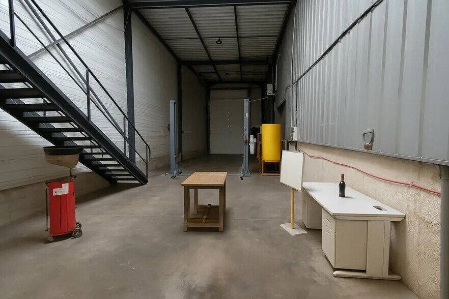 Local d’activités dans La Tour-du-Pin à louer - Photo de l’immeuble – Image 3 sur 7