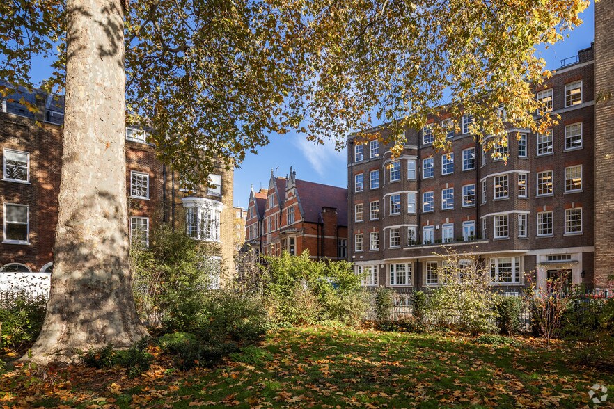 10-11 Charterhouse Sq, Londres à louer - Photo de l’immeuble – Image 2 sur 6