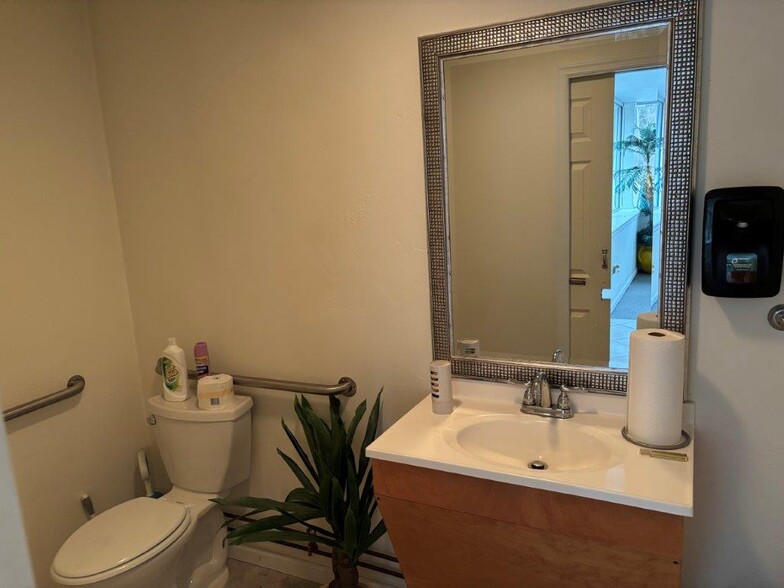 4988 Route 30, Greensburg, PA à louer - Photo de l’immeuble – Image 3 sur 8