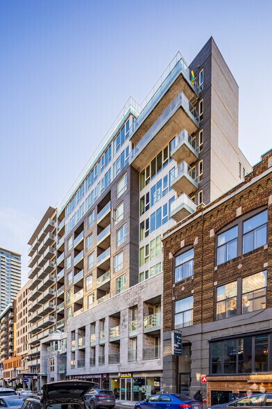 1228 Rue Crescent, Montréal, QC à louer - Photo de l’immeuble – Image 2 sur 7