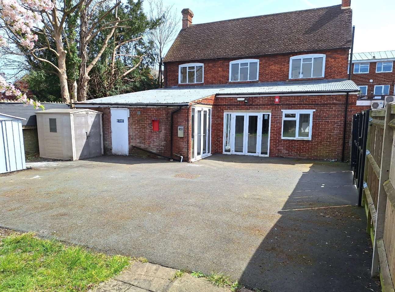 14 High St, Godalming à louer Photo de l’immeuble– Image 1 sur 3