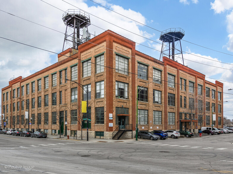 600 W Cermak Rd, Chicago, IL à louer - Photo de l’immeuble – Image 1 sur 15