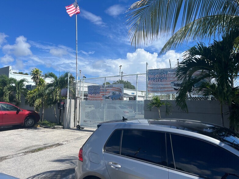 834 NW 10th Ter, Fort Lauderdale, FL à vendre - Photo de l’immeuble – Image 2 sur 12