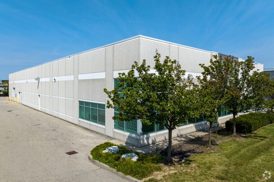 2815 Argentia Rd, Mississauga, ON à louer - Photo de l’immeuble – Image 2 sur 4
