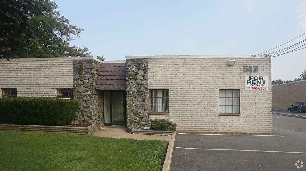 513 Acorn St, Deer Park, NY à louer - Photo de l’immeuble – Image 2 sur 4
