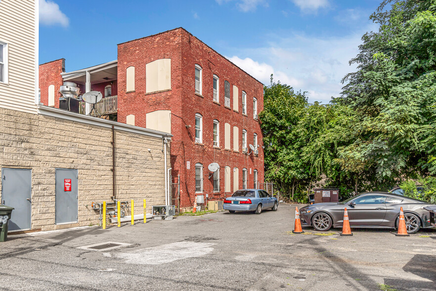 1804-1812 Barnum Ave, Bridgeport, CT à vendre - Photo de l’immeuble – Image 2 sur 2