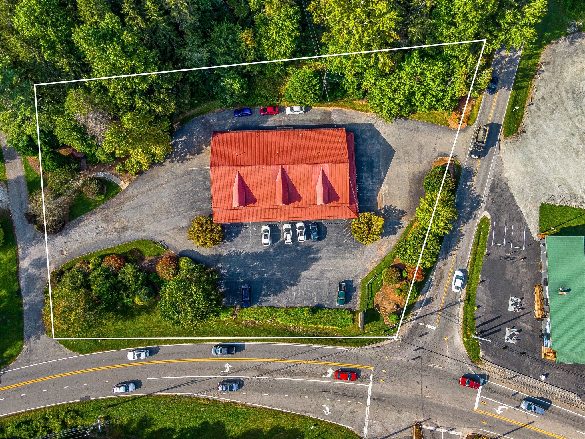 271 Old Barn Rd, Hendersonville, NC à vendre Photo de l’immeuble– Image 1 sur 13
