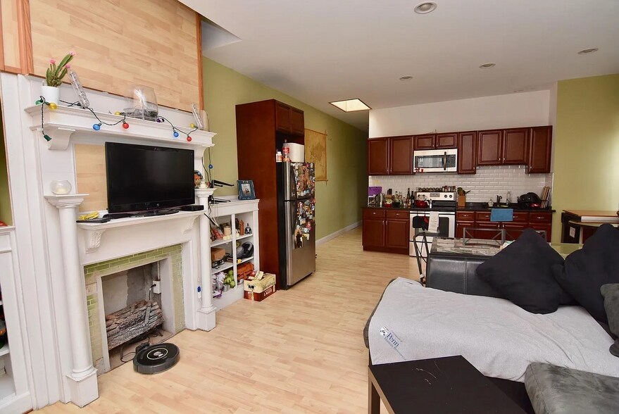 4631 Locust St, Philadelphia, PA à vendre - Photo intérieure – Image 3 sur 7