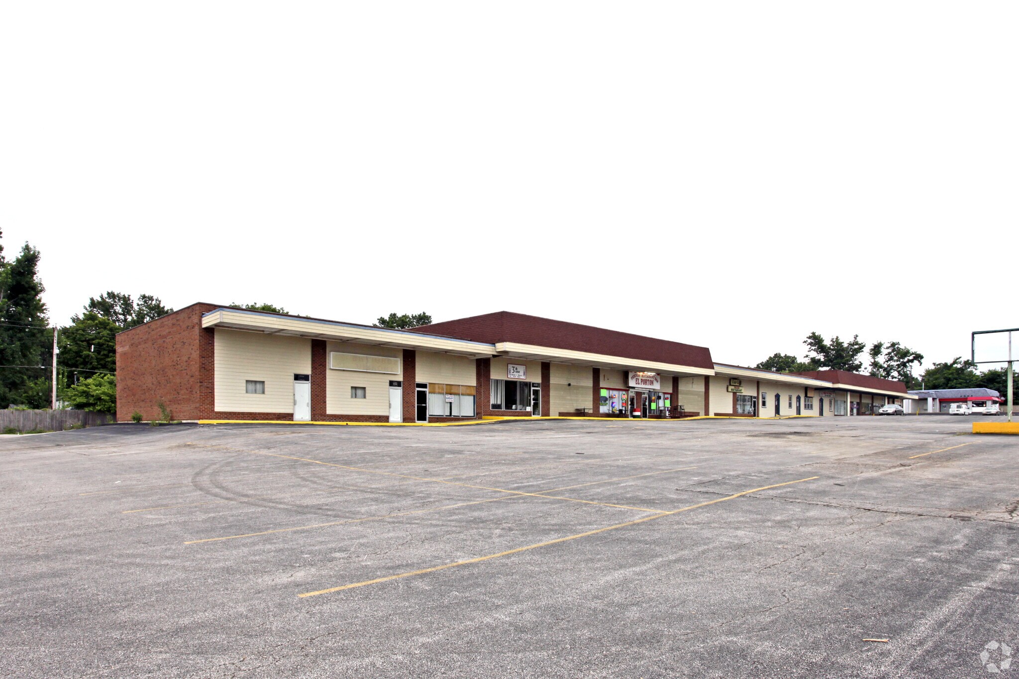 4412-4456 Woodson Rd, Saint Louis, MO à louer Photo de l’immeuble– Image 1 sur 4